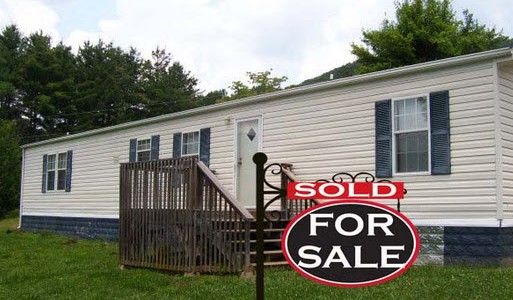 https://www.mobilehomeinvesting.net/wp-content/uploads/2010/11/mobile-home-closing-paperwork-sold-pic-513x300.jpg