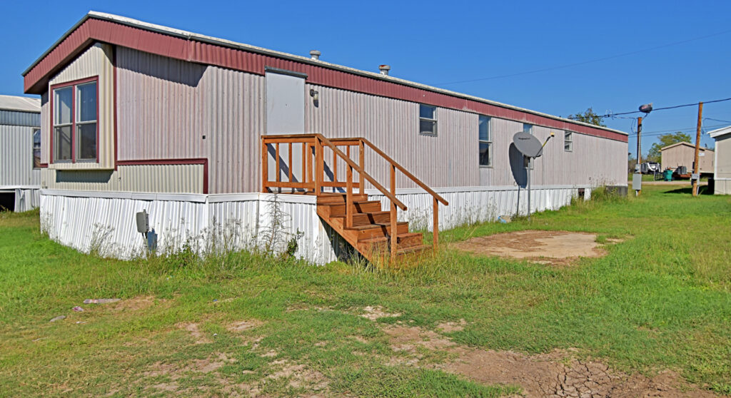 mobile home wholesale with a bank note